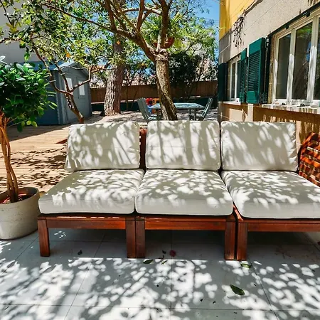 Beautiful Family With Courtyard-cascais Cascais