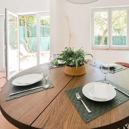 Beautiful Family With Courtyard-cascais Appartamento