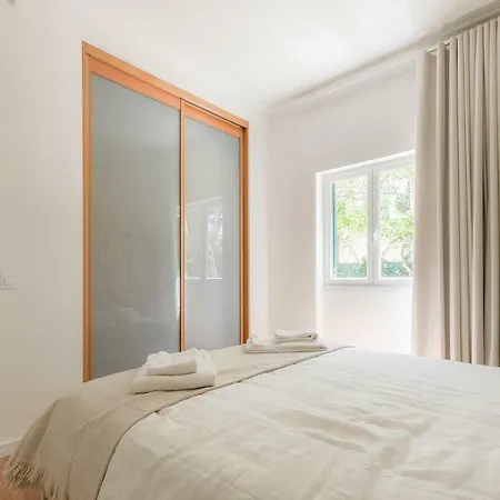 Beautiful Family With Courtyard-cascais Cascais